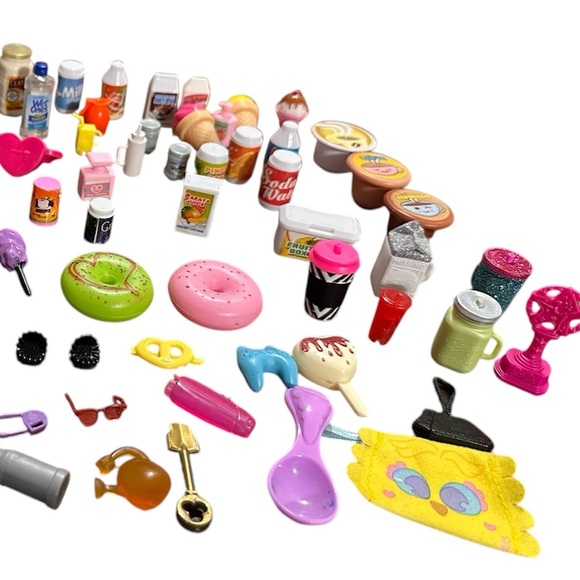 Random Doll accessories - Picture 2 of 3